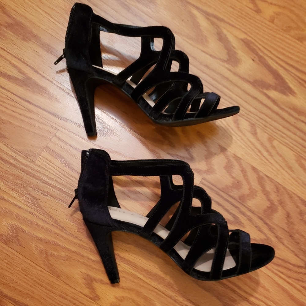 New Kelly and Katie size 6 ( I'm a 7 fit me )